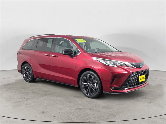 Used 2022 Toyota Sienna XSE image 7