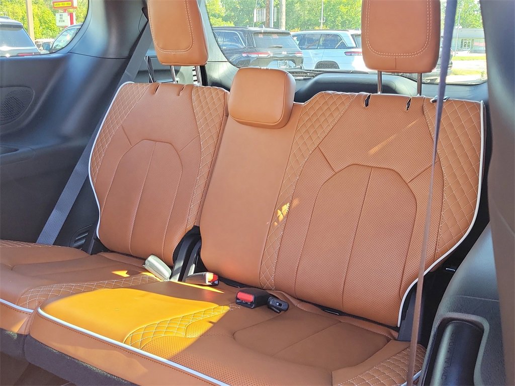 New 2026 Chrysler Pacifica Pinnacle image 12