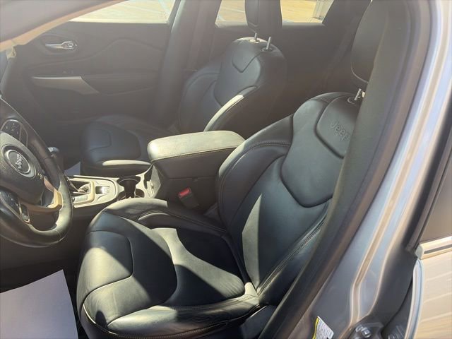 Used 2017 Jeep Cherokee Limited image 8