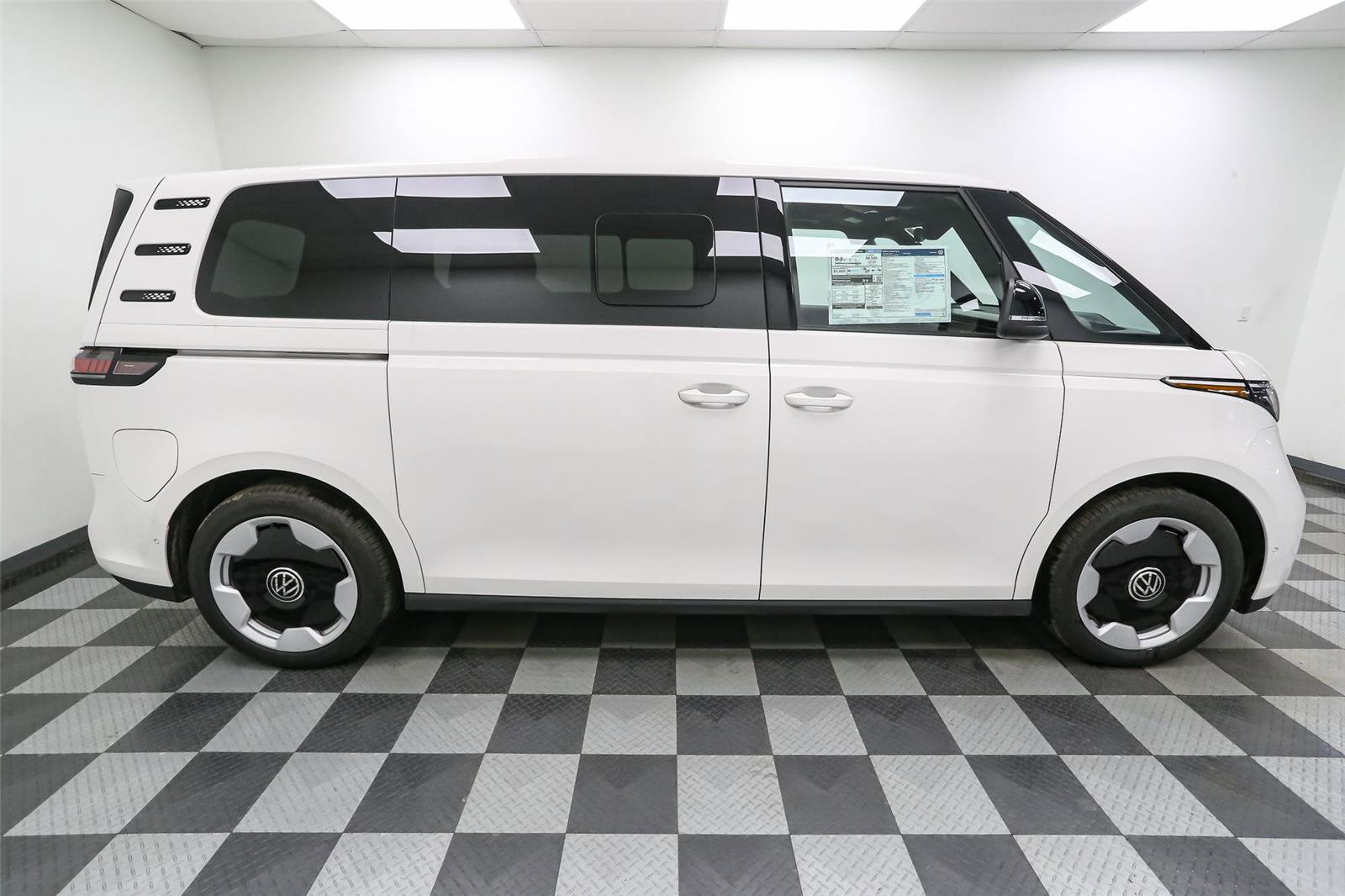 New 2025 Volkswagen ID. Buzz Pro S image 8