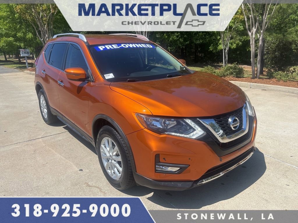Used 2017 Nissan Rogue SV image 1