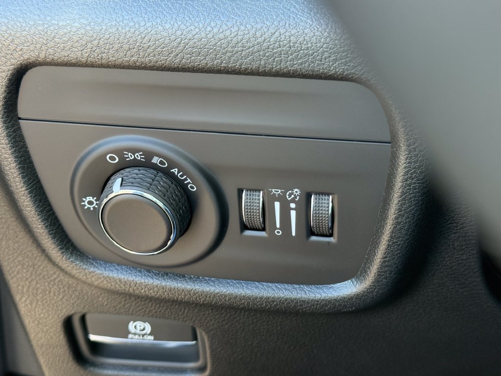 New 2027 Jeep Grand Cherokee Laredo RWD image 19