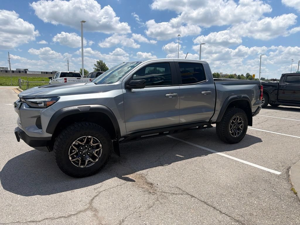 Used 2025 Chevrolet Colorado ZR2 w/ Technology Package AWD/4WD image 2