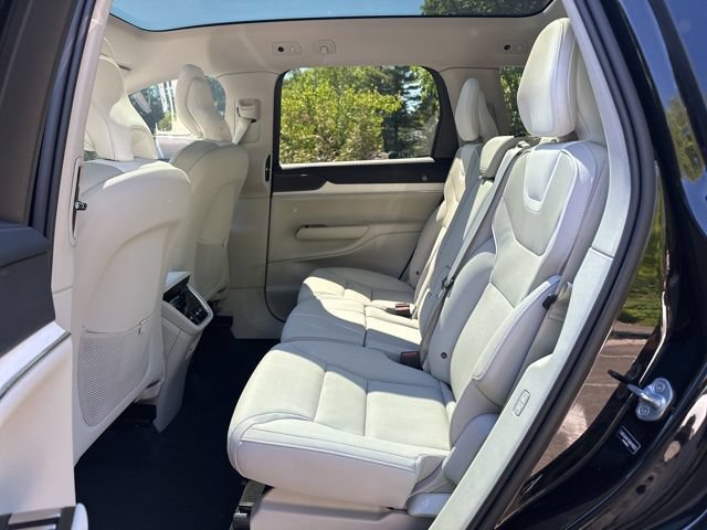 Certified 2025 Volvo EX90 Plus AWD/4WD image 13