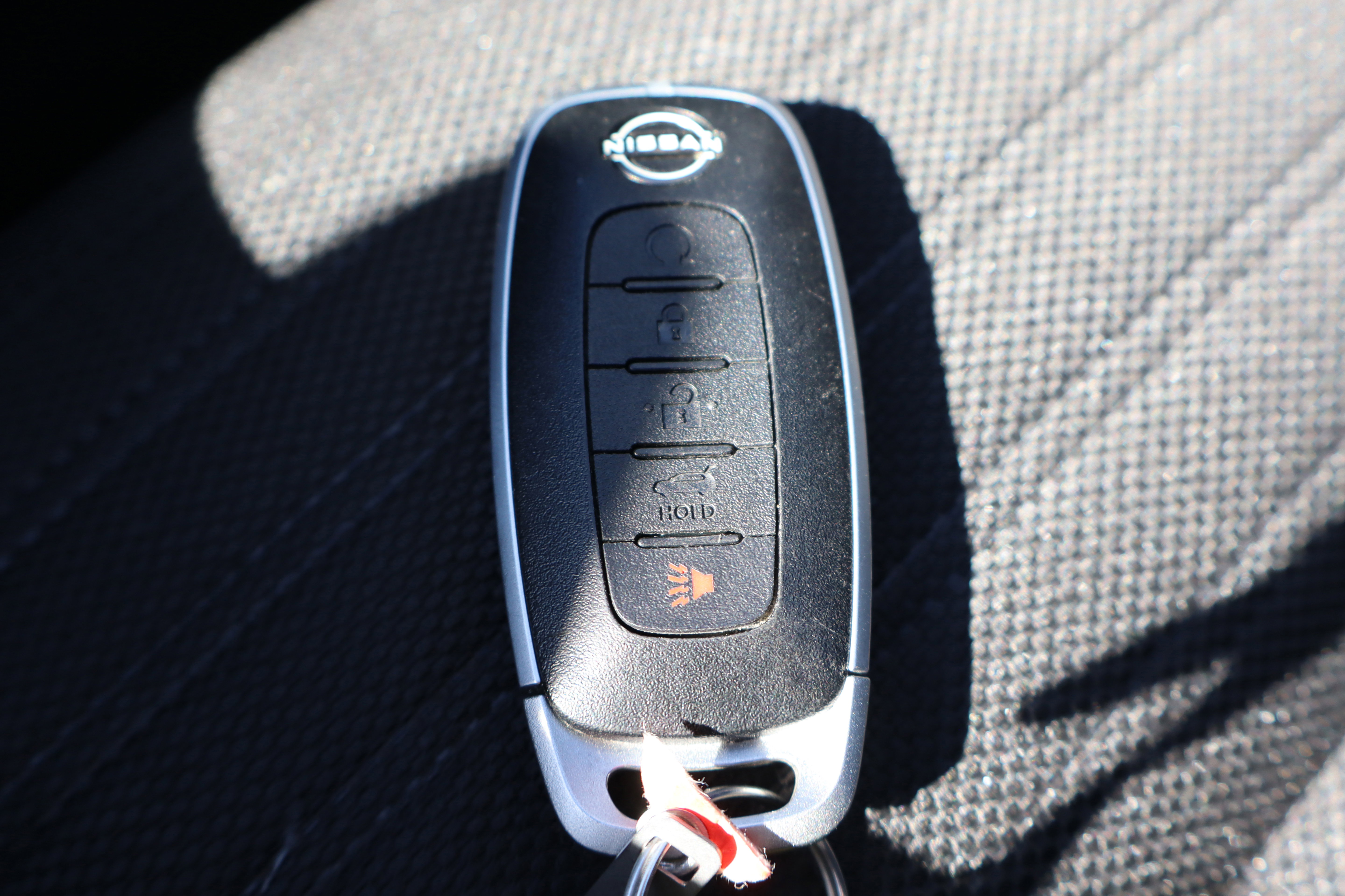 Used 2025 Nissan Rogue SV image 29