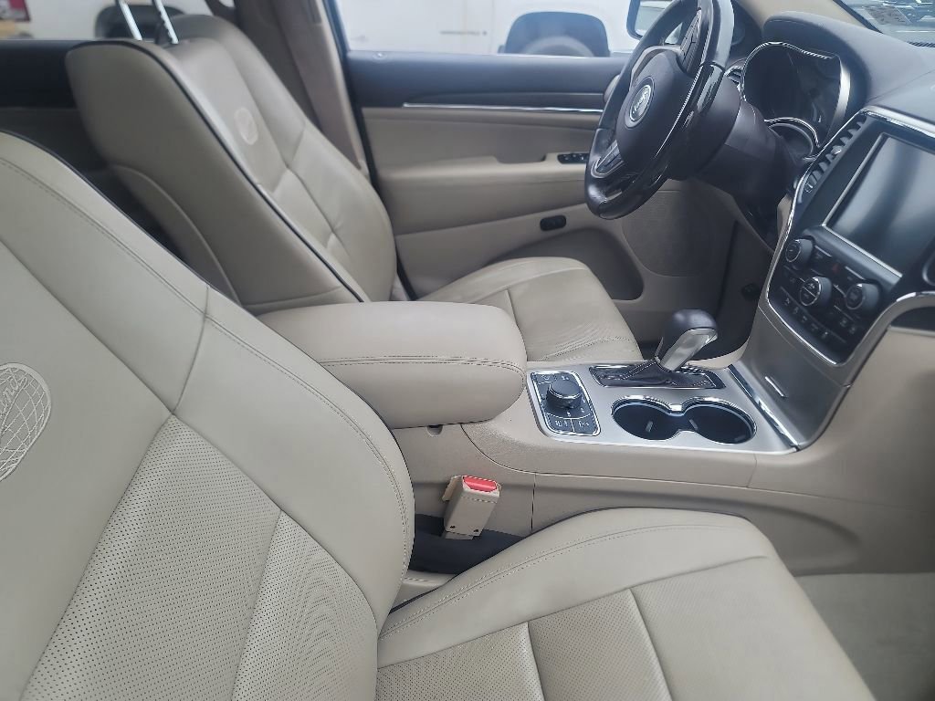 Used 2017 Jeep Grand Cherokee Overland AWD/4WD image 8