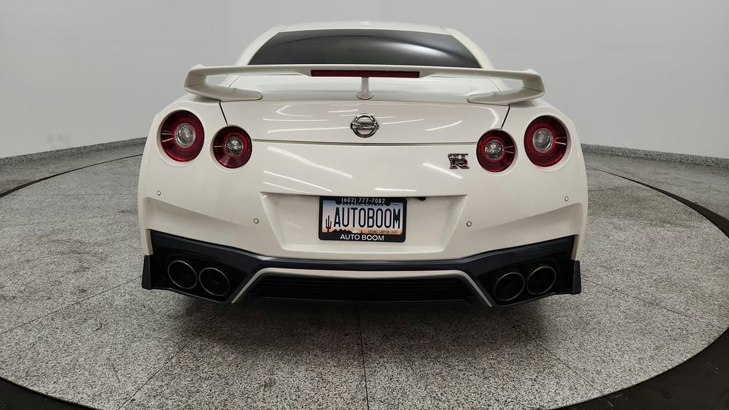 Used 2018 Nissan GT-R Premium image 9