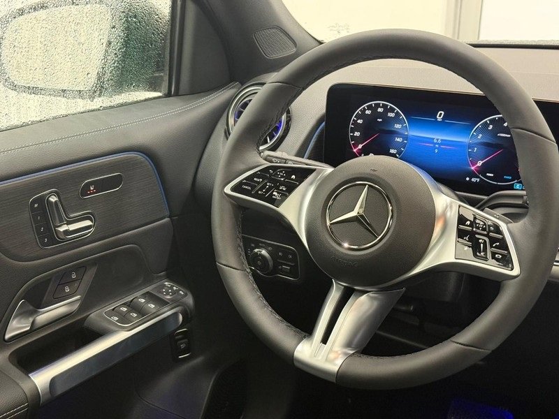 New 2026 Mercedes-Benz GLB 250 4MATIC image 8