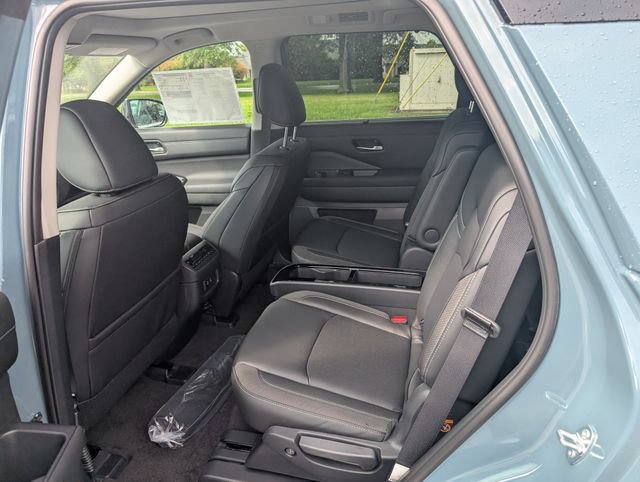 New 2026 Nissan Pathfinder SL w/ SL Premium Package AWD/4WD image 10