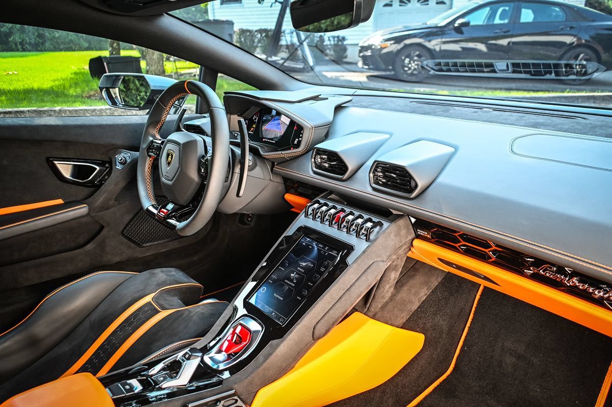 Used 2024 Lamborghini Huracan Tecnica RWD image 30