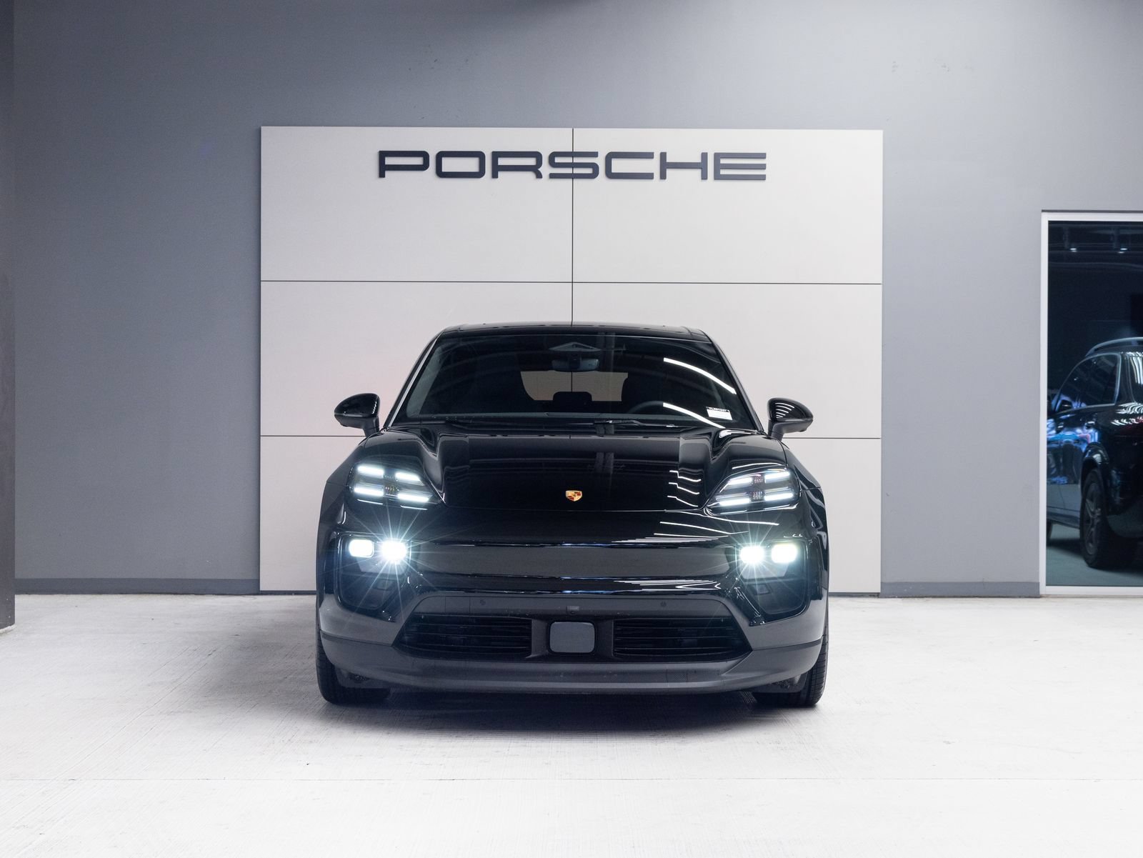 Used 2026 Porsche Macan 4 Electric AWD/4WD image 10
