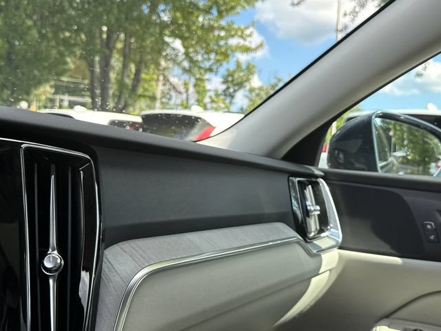 Certified 2025 Volvo V60 B5 Cross Country Plus AWD/4WD image 18