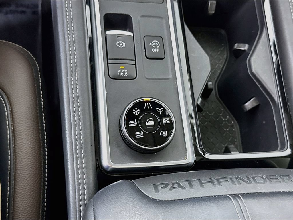 Used 2024 Nissan Pathfinder Platinum AWD/4WD image 10