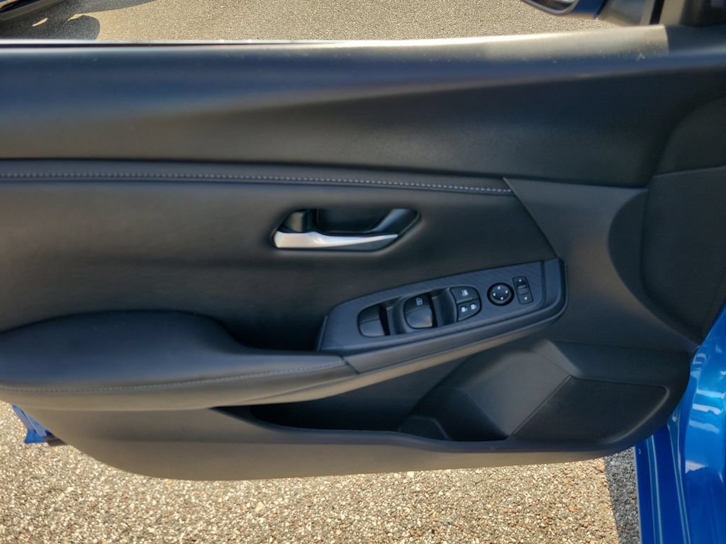 Certified 2025 Nissan Sentra SV FWD image 11
