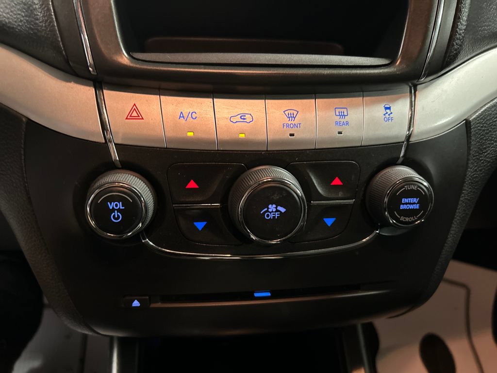 Used 2020 Dodge Journey SE w/ Blacktop Package FWD image 18