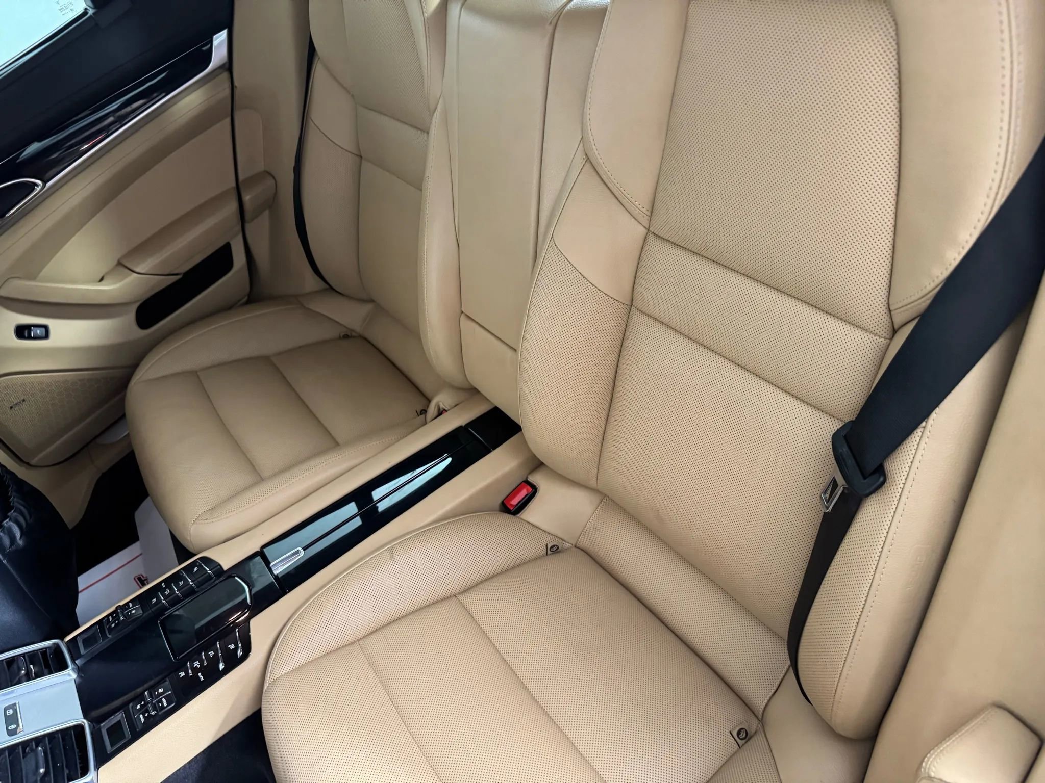 Used 2016 Porsche Panamera image 36