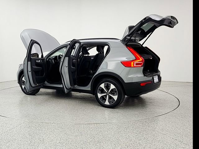 Used 2024 Volvo XC40 B5 Plus w/ Protection Package Premier AWD/4WD image 12