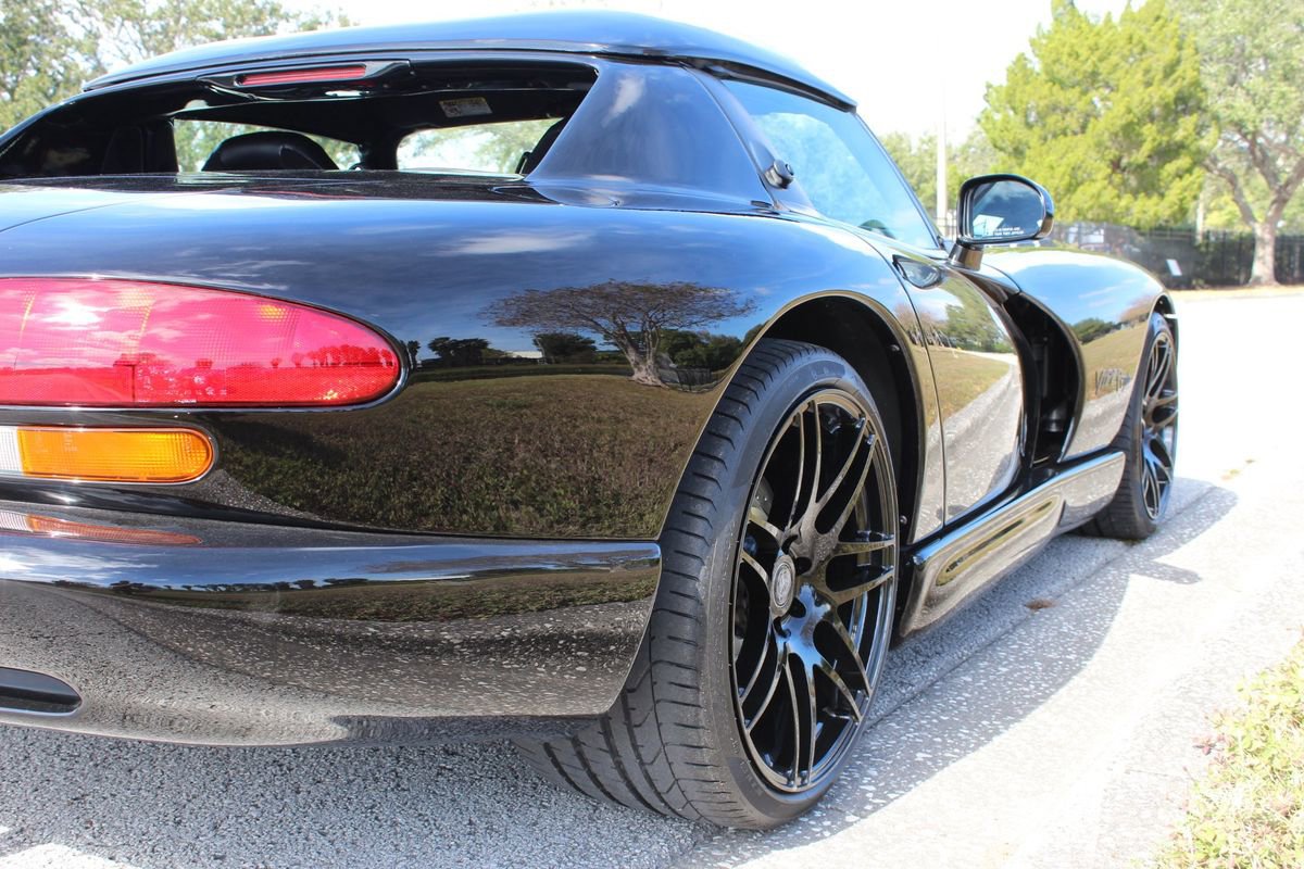 Used 2000 Dodge Viper RT/10 image 11