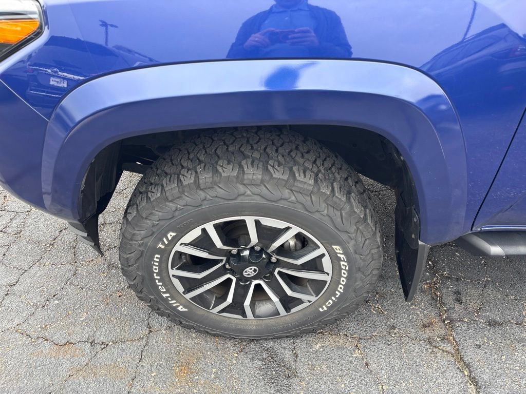 Used 2022 Toyota Tacoma TRD Sport w/ Technology Package AWD/4WD image 6