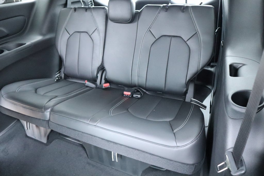New 2026 Chrysler Pacifica Select FWD image 13