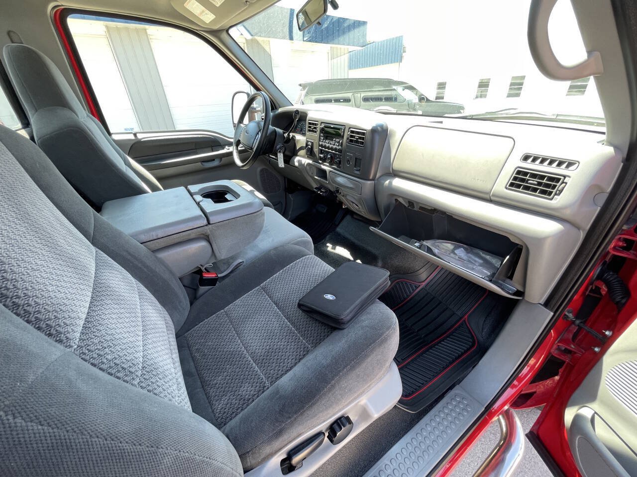 Used 2002 Ford F350 4x4 Regular Cab Super Duty image 23