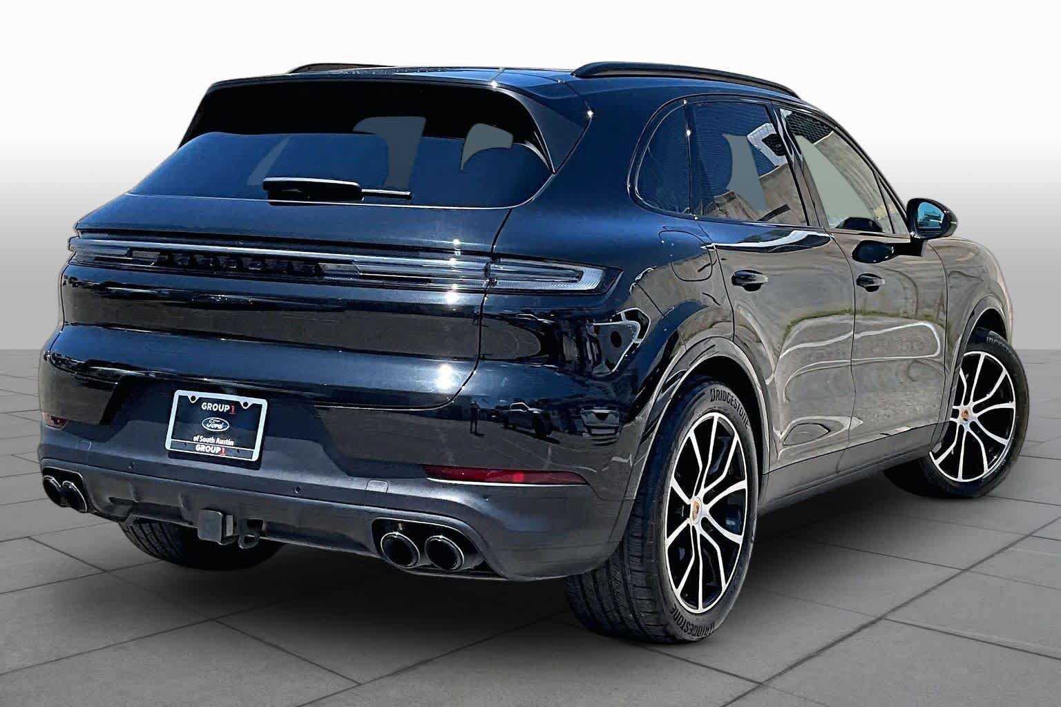 Used 2024 Porsche Cayenne AWD/4WD image 7