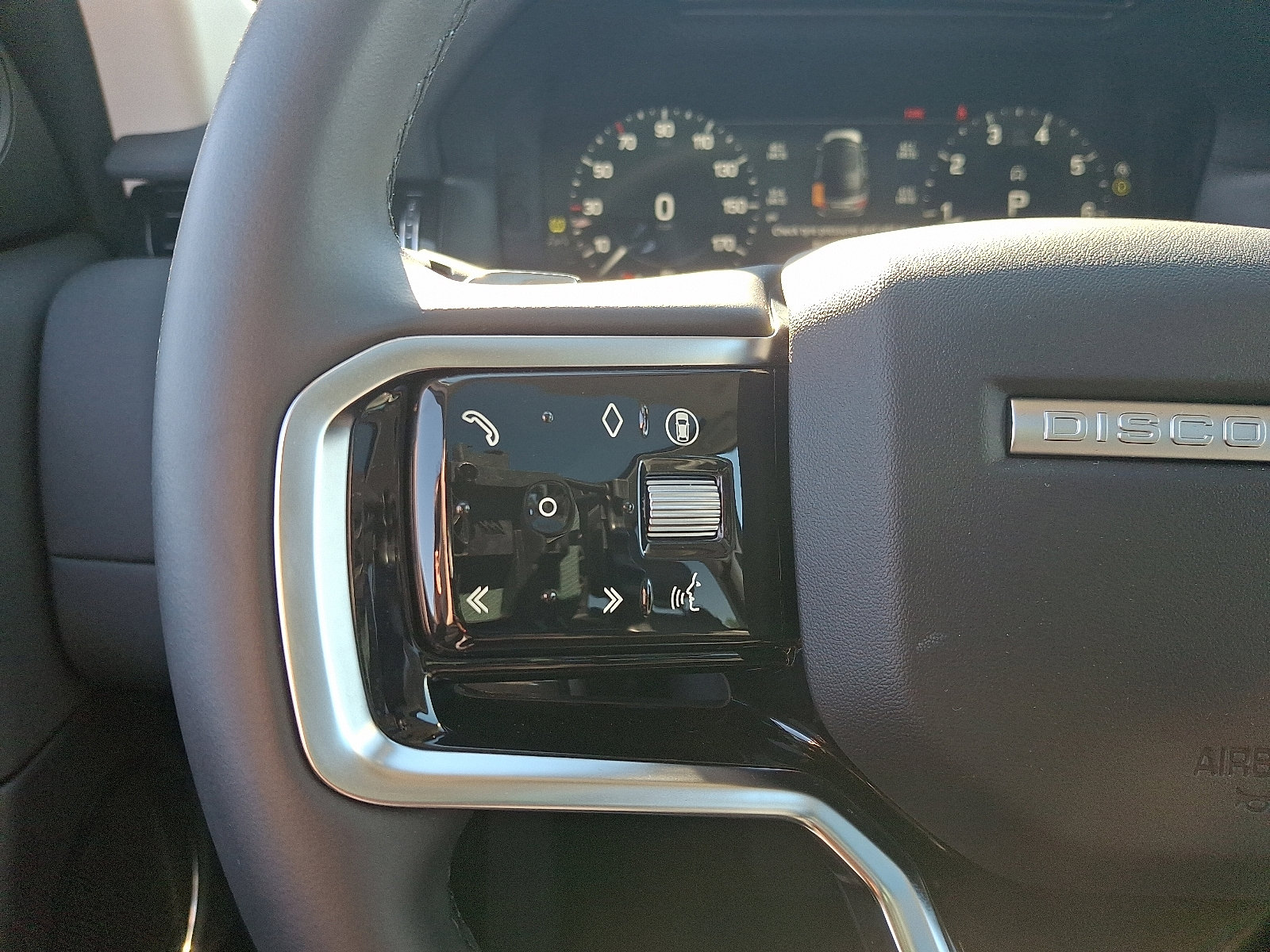 Used 2025 Land Rover Discovery Sport S image 21