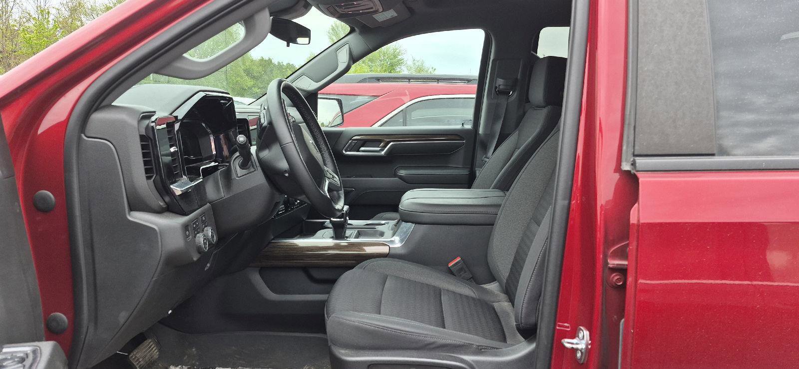Used 2023 Chevrolet Silverado 1500 LT Trail Boss w/ Protection Package AWD/4WD image 6