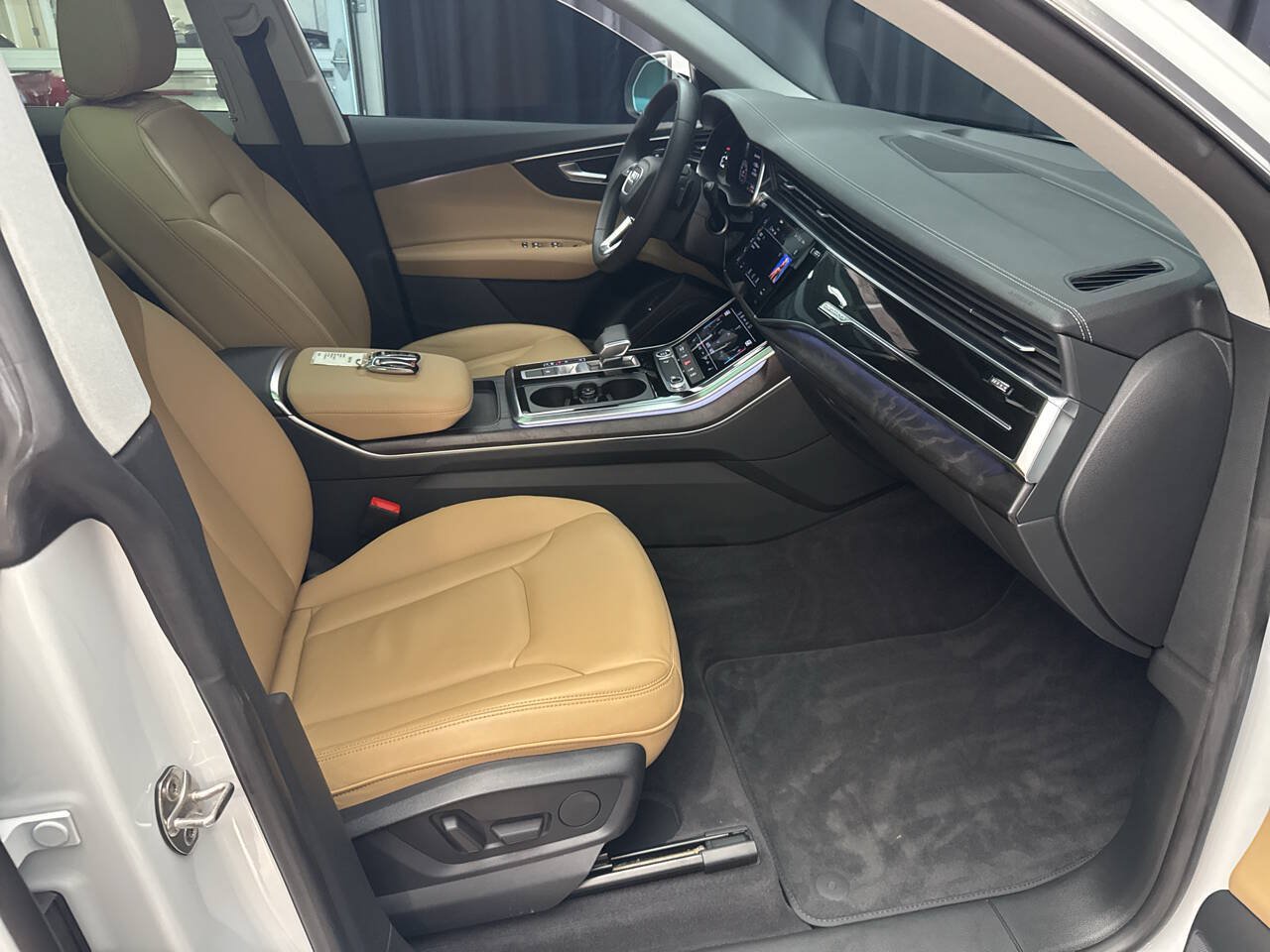 Used 2023 Audi Q8 Premium w/ Convenience Package AWD/4WD image 27