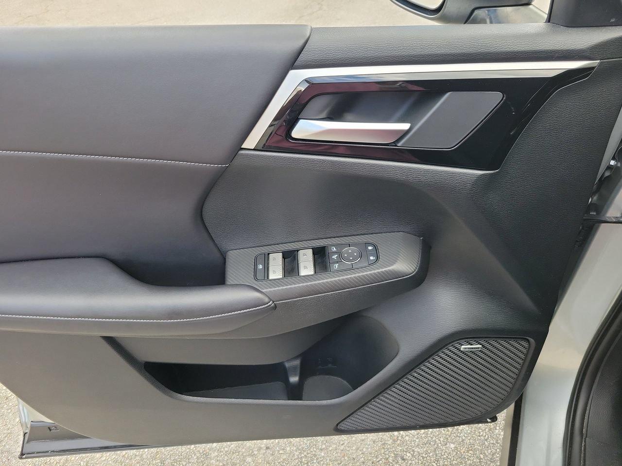 Used 2025 Mitsubishi Outlander SE FWD image 14