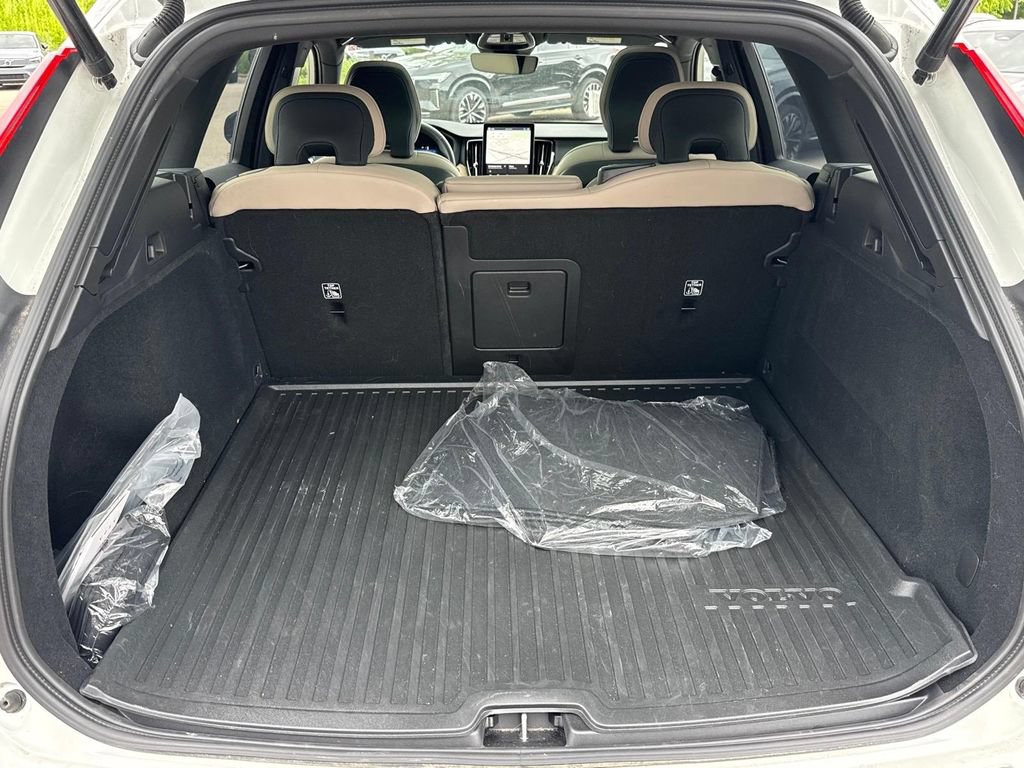 Certified 2026 Volvo XC60 B5 Plus w/ Protection Package Premier AWD/4WD image 5