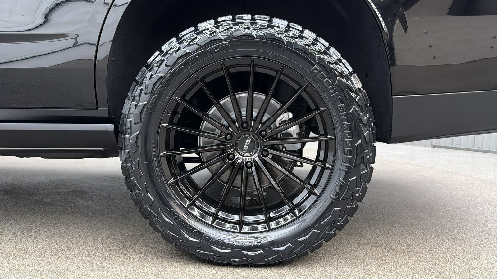 Used 2026 GMC Yukon AT4 Ultimate w/ LPO, Floor Liner Package AWD/4WD image 12
