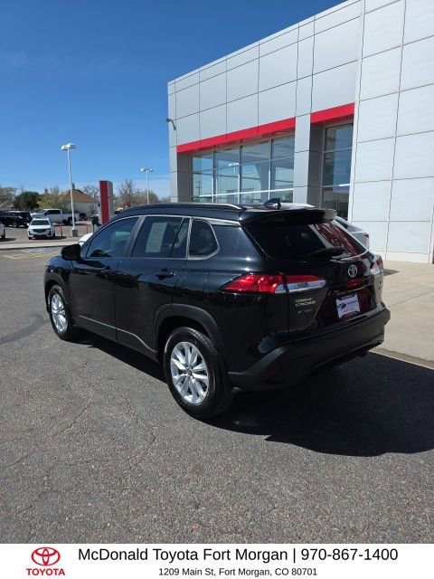 Used 2025 Toyota Corolla Cross LE w/ Moonroof Package image 3