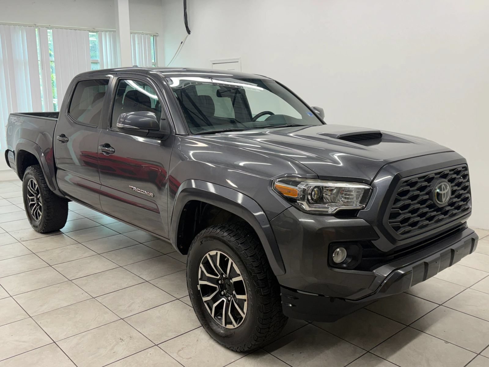 Used 2020 Toyota Tacoma TRD Sport AWD/4WD image 1