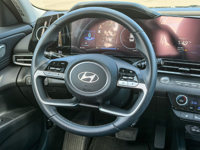 Used 2025 Hyundai Elantra SEL FWD image 17