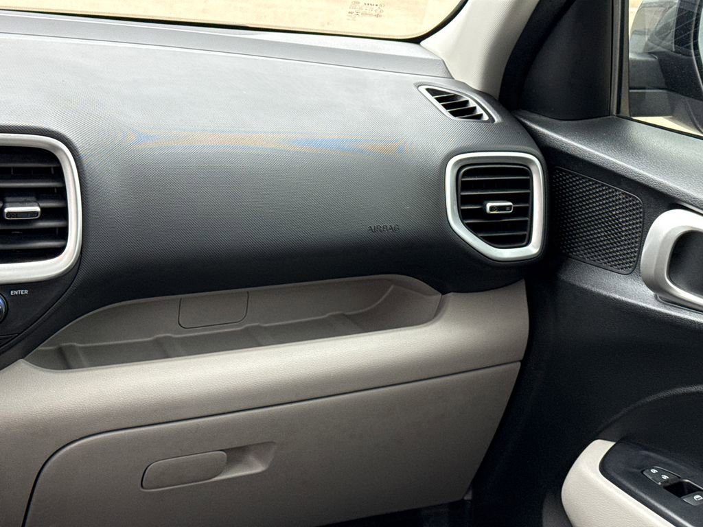 Used 2020 Hyundai Venue SEL w/ Convenience + Premium Package image 17