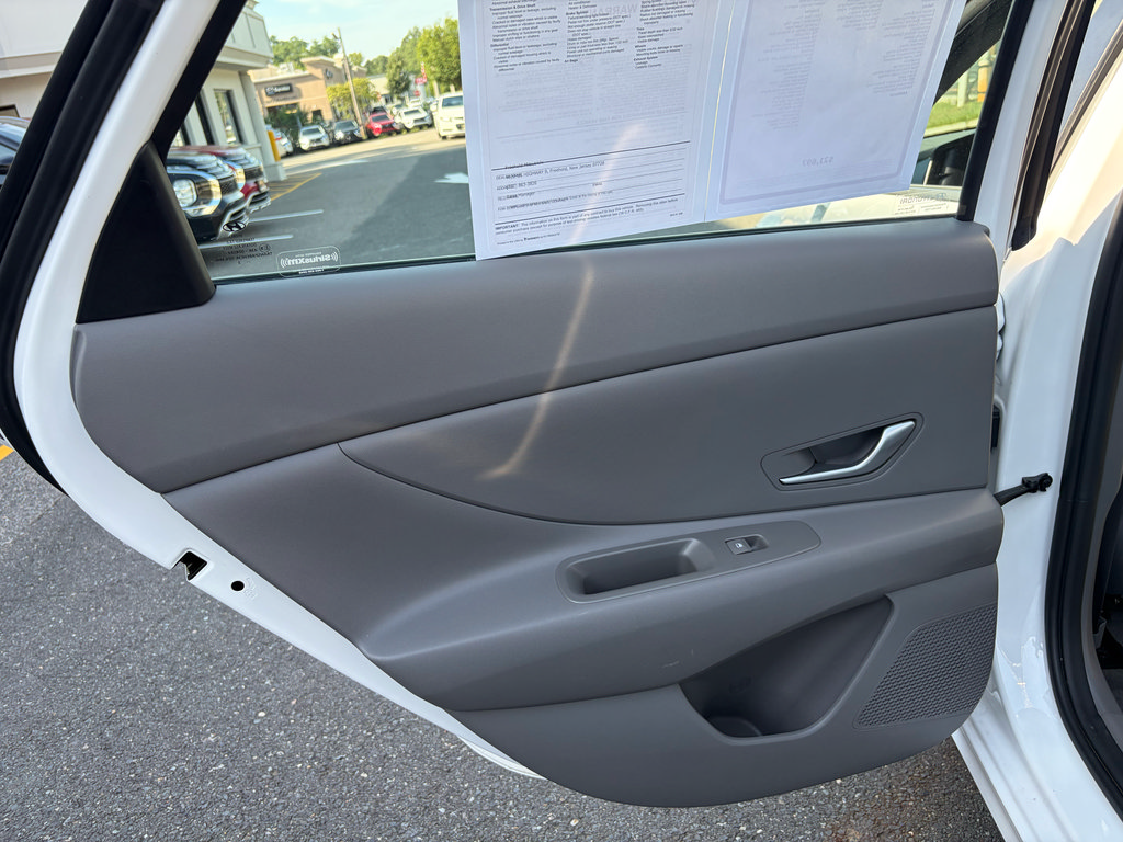 Used 2023 Hyundai Elantra SEL FWD image 13