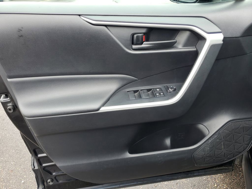 Used 2022 Toyota RAV4 LE image 19