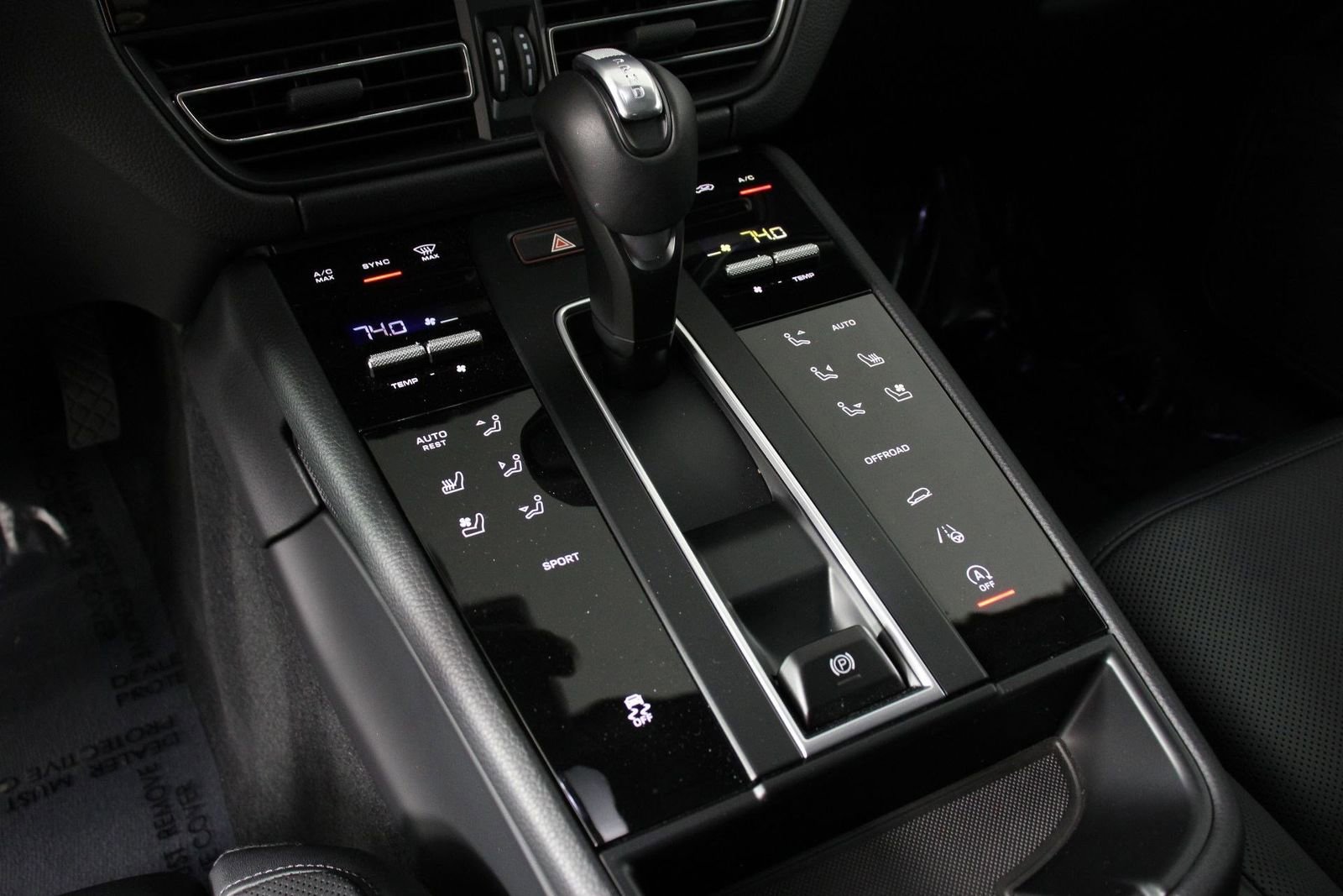 Certified 2025 Porsche Macan image 18