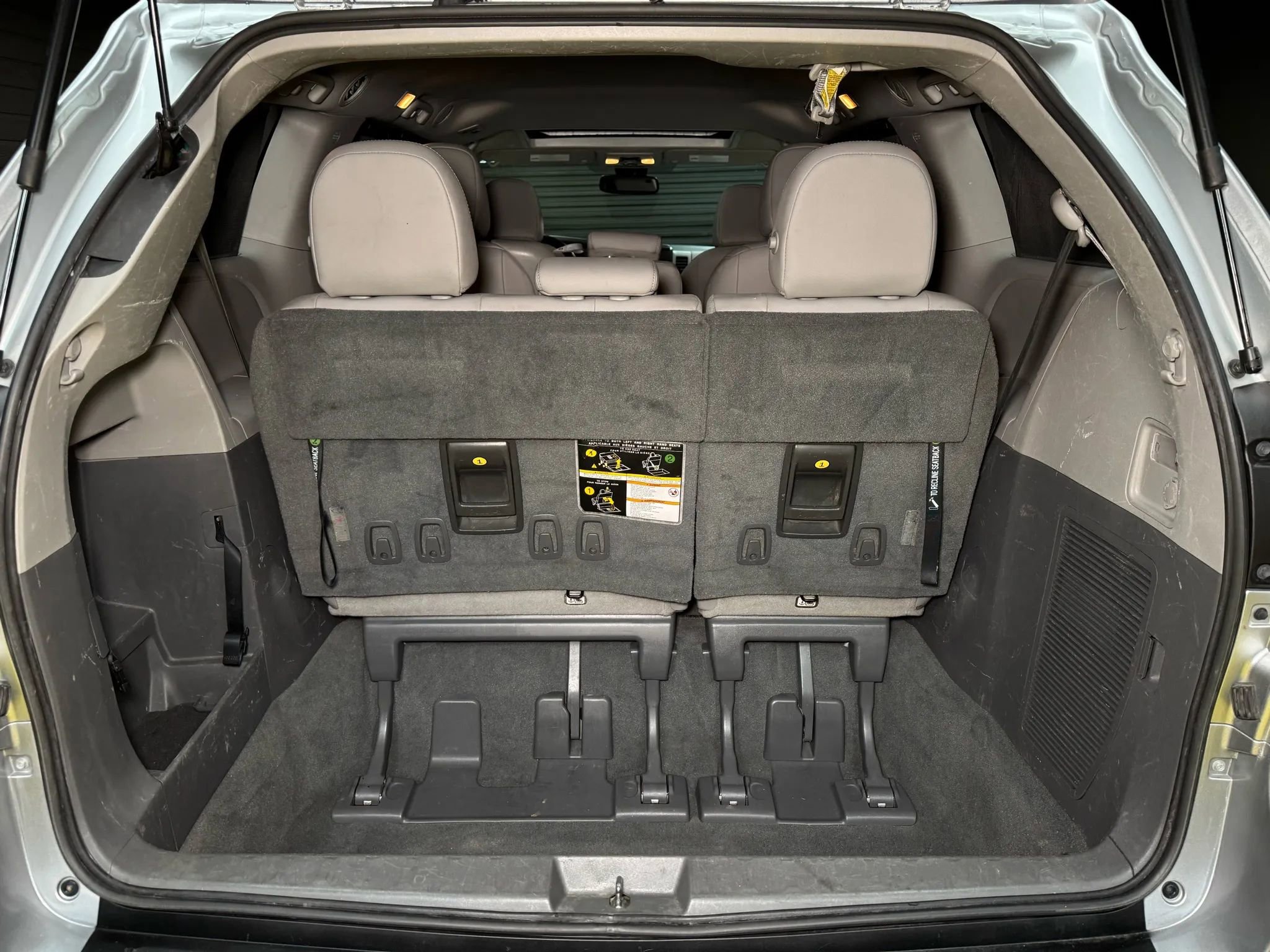 Used 2019 Toyota Sienna XLE FWD image 14