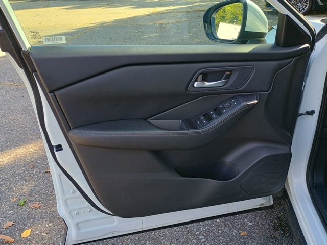 Used 2024 Nissan Rogue SV image 22