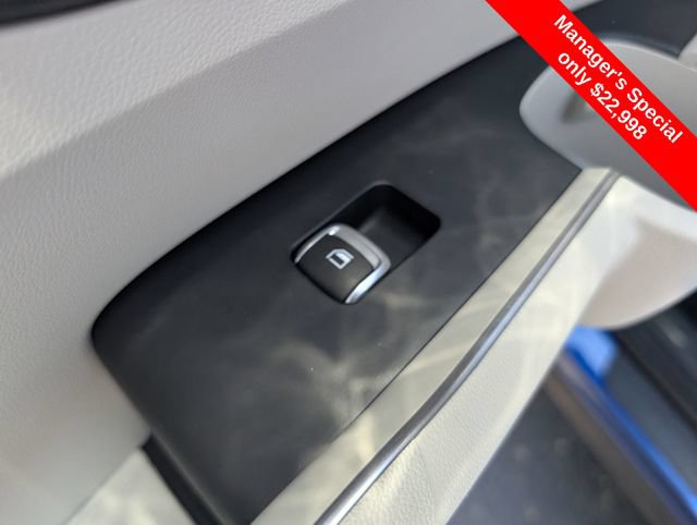 Used 2022 Kia Sorento S w/ Panoramic Sunroof Package FWD image 11