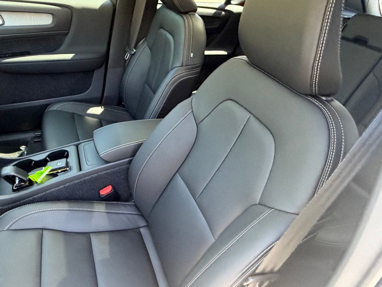 New 2026 Volvo XC40 B5 Core w/ Protection Package Premier AWD/4WD image 19