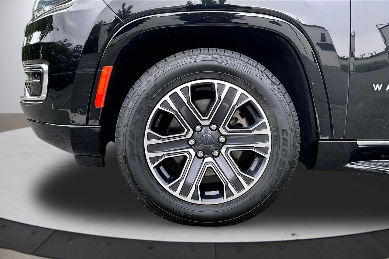 Certified 2024 Jeep Wagoneer L Series II AWD/4WD image 33