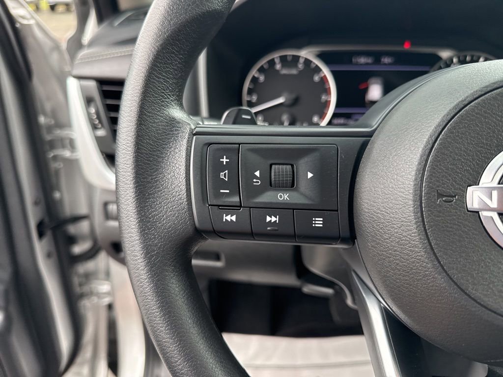 Used 2024 Nissan Rogue SV image 20