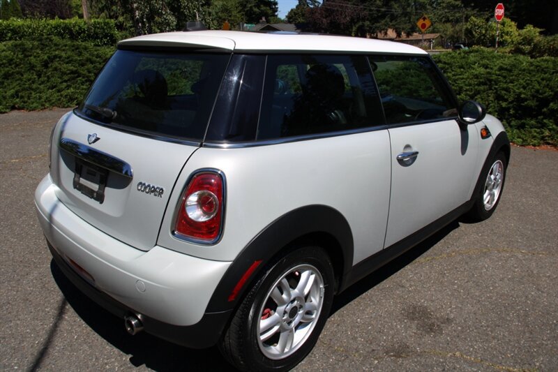 Used 2011 MINI Cooper Hardtop FWD image 3