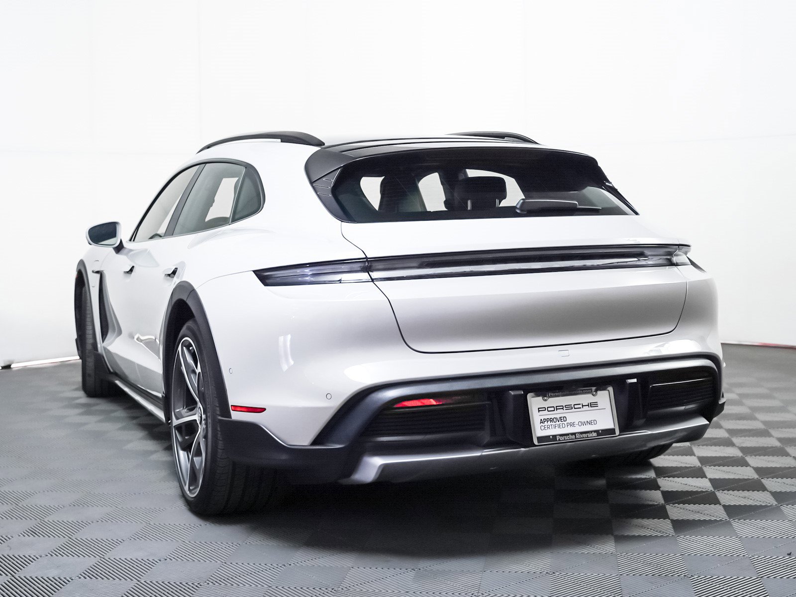 Used 2024 Porsche Taycan 4 Cross Turismo w/ Premium Package image 3