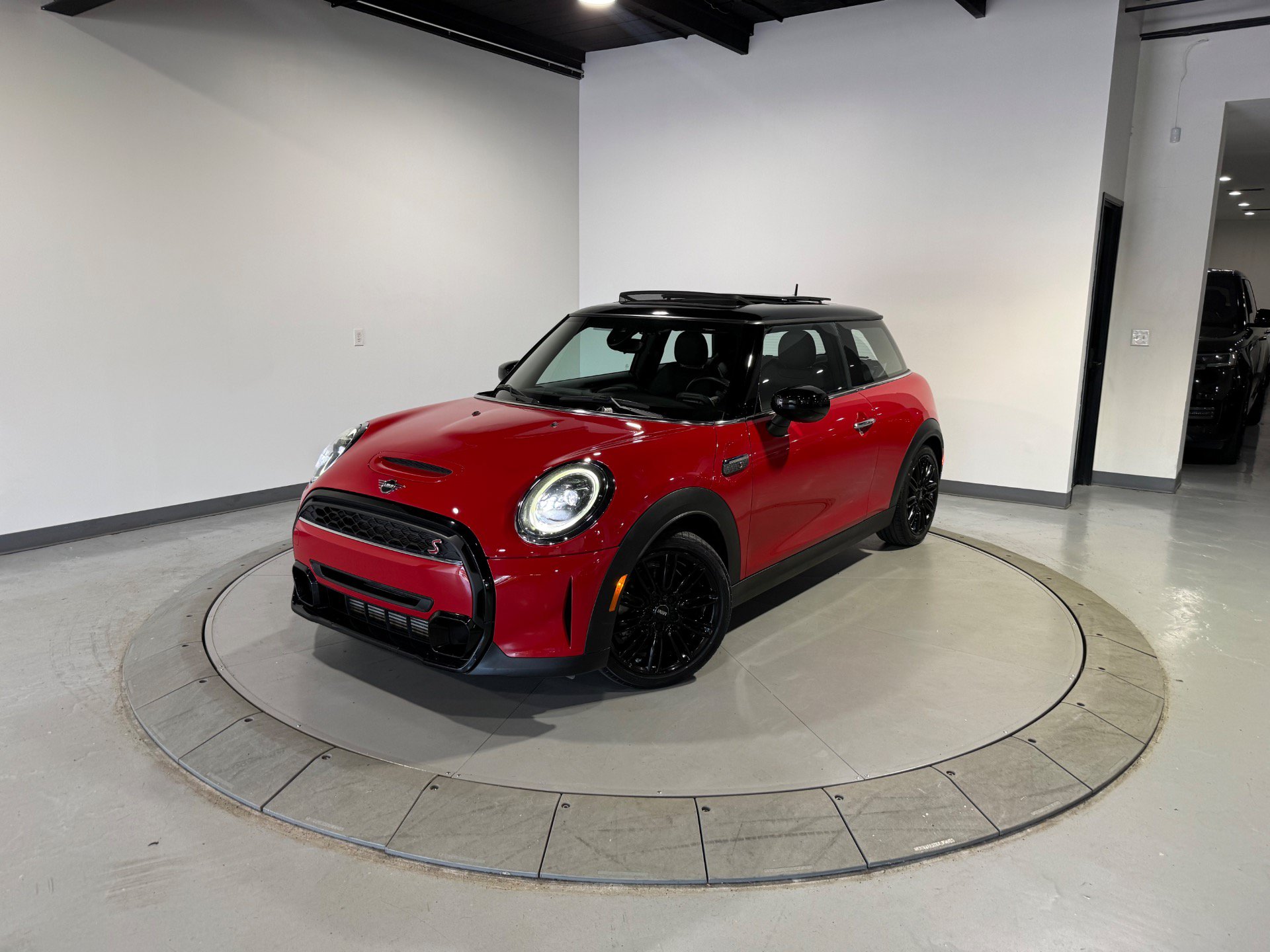 Used 2023 MINI Cooper S FWD image 5