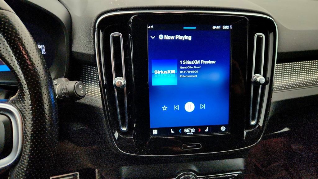 Used 2021 Volvo XC40 P8 Recharge image 17