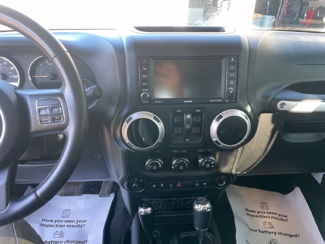 Used 2018 Jeep Wrangler Unlimited Sahara w/ Connectivity Group AWD/4WD image 19